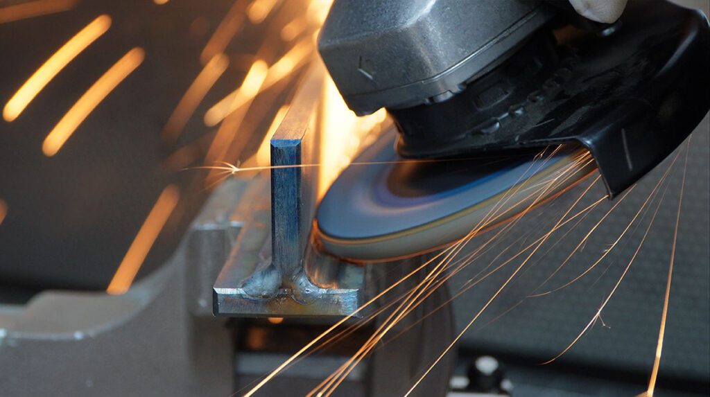 Fillet weld processing with U-Edge Pro grinding disc on a t-joint connection